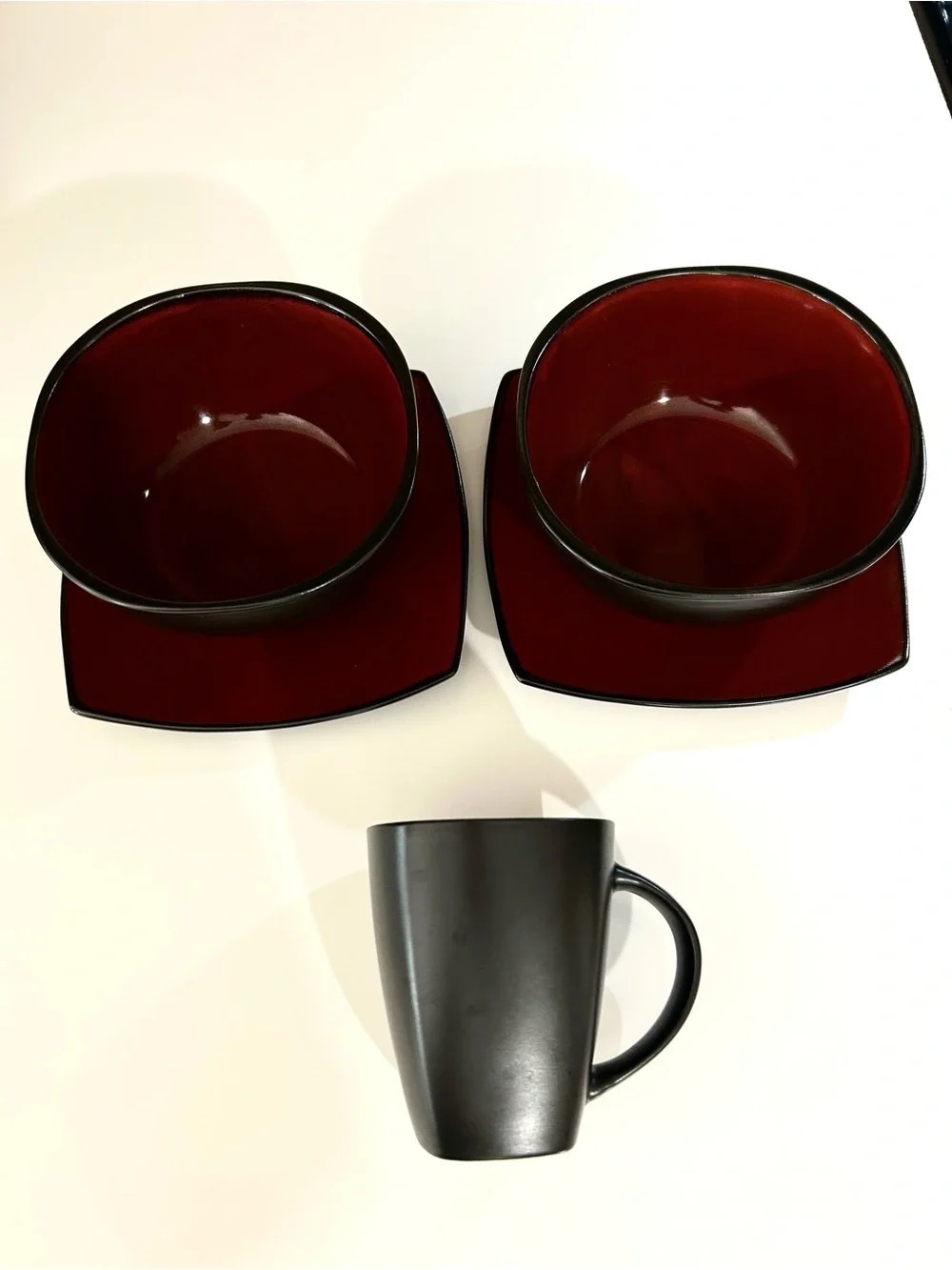 Gibson 5-piece Ceramic Dinnerware Set in Deep Red and Black